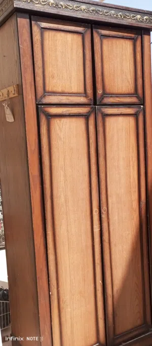 خزانه لونها بني