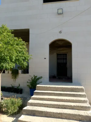 130 m2 4 Bedrooms Townhouse for Sale in Zarqa Dhlail