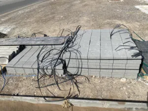 انترلوك يغطي مساحة تقريبا 14 متر مع كربستون 23 حبه جديد فقط ب 30 ريال قابل للتفاوض للجاد.