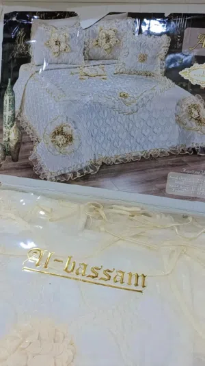 فرشة عرس مستعمله بس مرتين مفروشه وكلش نضيفه وحلوه