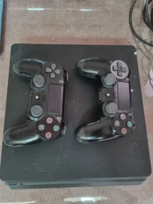 بليستيشن 4 سليم مستعمل مع 4  اشرطه  ps4slim وجهازين  وسلكين hdml  شغاله لا مشاكل فيها وقابل لتفاوض