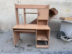 ميز للبيع كما موضح بالصورة