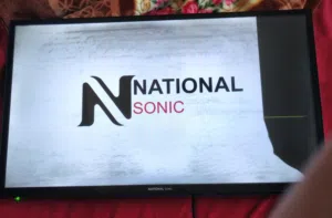 شاشه 32بوصه مكسوره من جنب بس شغاله في ماركا الشماليه بسعر 30 دينار