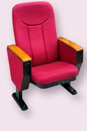 كراسي مسارح و سينما مستخدمة لكنها نظيفة