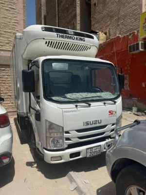 Used Isuzu halflorry frozen freezer 2023 for sale in jleeb al shuyokh(abbasiya)contact for more