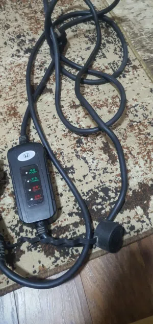 شاحن سياره هوندا اصلي بحاله ممتازه للبيع