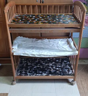 استاند خشبي كبير