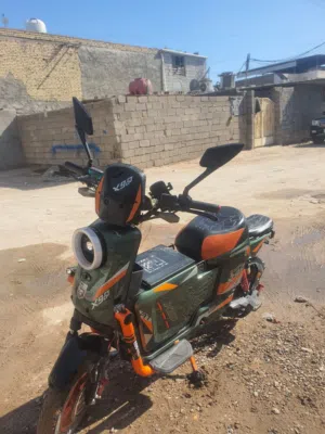 دراجه x900موديل 2025 خمس بطاريات اربعه 32 و وحده 26  الدراجه نضيفه السعر350 و بي مجال