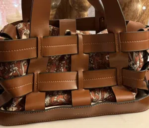 Parfoid brown handbag