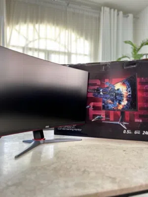 شاشة AOC Gaming 27” Curved 240Hz للبيع