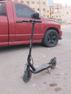 سكوتر أمريكي مواصفات خاليه سرعته45 فعلي وعجال 10 انش اكبر مقاس بمشي 30 كيلو فعلي 370 واط تيربو ناررر