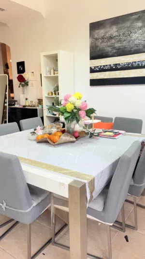 Modern dining table set with 8 chairs in excellent condition