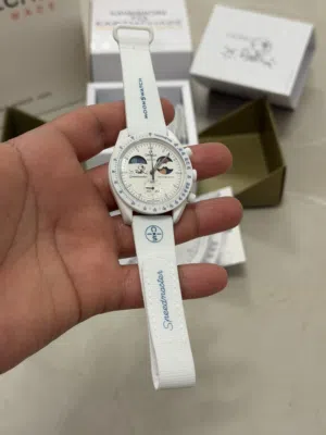 WATCH OMEGA X SWATCH MISSION TO EARTHPHASE