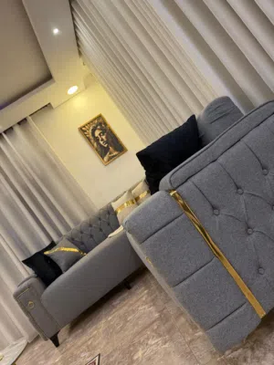 طقم كورنر 9 مقاعد مستعمل استعمال بسيط قماشه خيش خشب سويد
