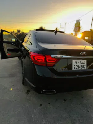 Kia . Quoris . 2015 . New4