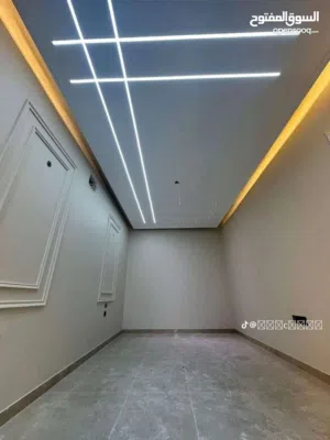 بيت ديلوكس للبيع في حي الرضا على شارع عريض