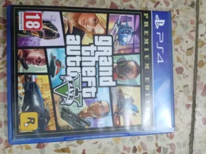 قرص GTA5 يشتغل على البلي4 و 5 و مستعمل