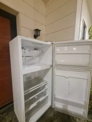 ثلاجه في جده للبيع