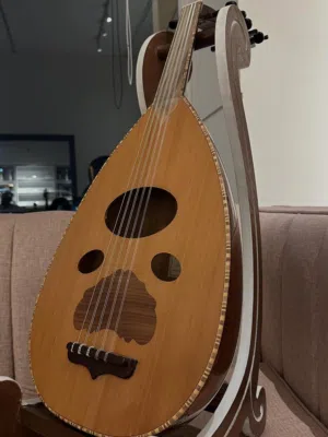 عود زرياب سيدر اصلي جديد خشب ورد وجوز من الوكيل الحصري جواهر موسيقى