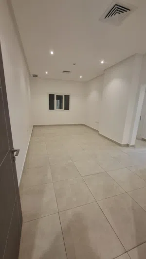 للايجار دور تجـــــــــــاري جديــــــــــــد في ابو حليفة