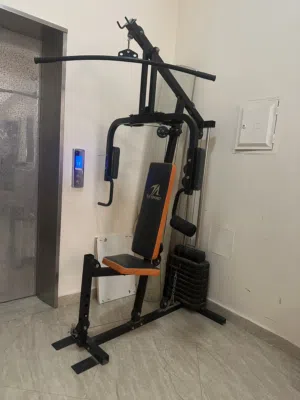 أدوات رياضه وأوزان وجهازين