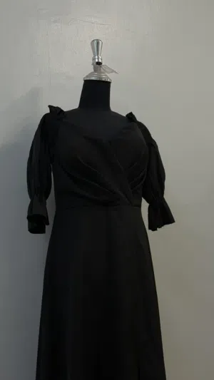 Elegant Black Long Dress with Side Slit