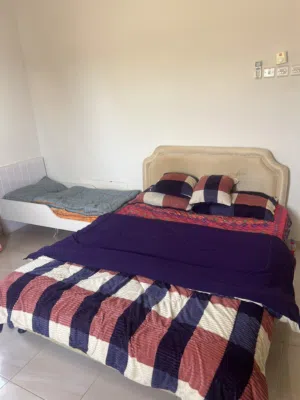 سرير كنج مع سرير أطفال مع كبت للبيع