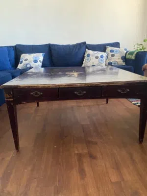 طاولة وسط تفصيل خشب