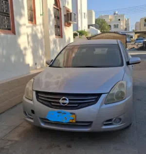 Nissan altima car urgent for sale 2012 Model