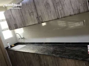 شقة بخط شارع مزون للبيع (غرفتين ودورتي مياة بدون صالة) لعائلة ، مكتب Apartment for sale حالياً مؤجرة