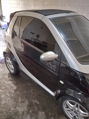 Smart fortwo model 2003 black on silver very clean