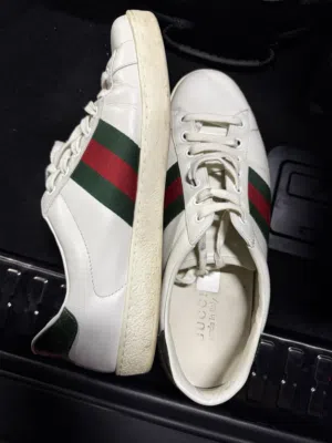 حذاء قوتشي كلاسك