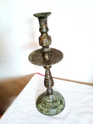 شمعدان أنتيك من النحاس القديم عمره أكثر من 70 سنة لهواة جمع التحف القديمة