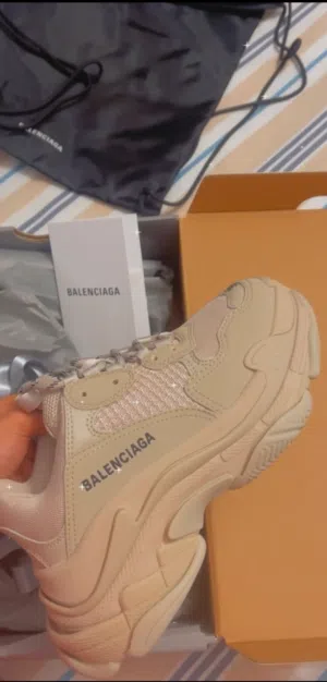 BALENCIAGA