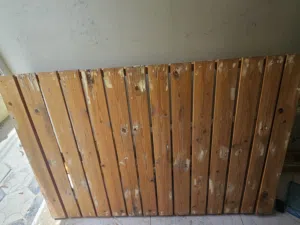 طاوله خشبيه متر و نص ب 30ريال