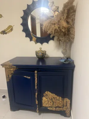 طاولة تلفزيون ديكورية بحالة الجديدة للبيع طقم كونسول وبنش أنتيك خشب صولد للبيع