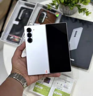 عرض خاص : Samsung Z fold 6 512GB هاتف بحالة الوكالة نظيف جدا بدون اي شموخ أو مشاكل مع ضمان و ملحقات