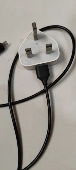 شاحن ايفون اصلي للبيع