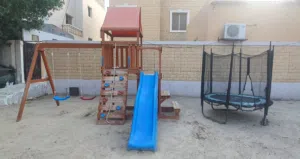للبيع ديرفة وزحلاقية اطفال خشب امريكي معالج لتحمل المناخ الخارجي.