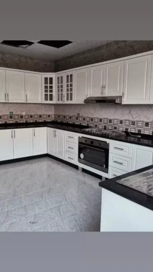 مطابخ وخزائن  مودرن خشب والمنيوم