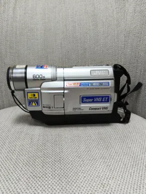 كاميرا jvc جيل التسعينات مستعملة مرة واحدة  لا يوجد بطاريات