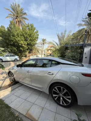 Nissan maxima