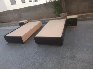 تخوت مفرد خشب لاتيه بالاضافه لكمودينات بالاضافه للفرشات للبيع الموقع عمان الجبيهه