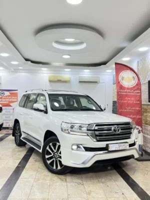 Used Toyota Land Cruiser in Muscat