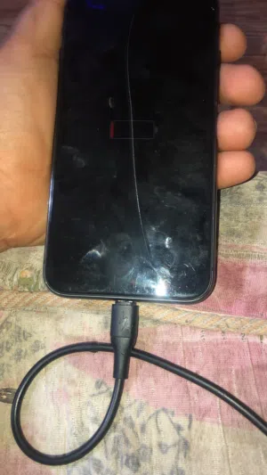 ايفون 11عادي يبي بطارية