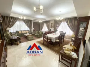 عبدون شقة ارضيه مميزة للبيع مع تراس و مدخل و كراج خاص