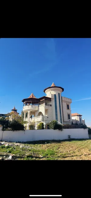 4 Bedrooms . 5+ Bathrooms . 150 m20