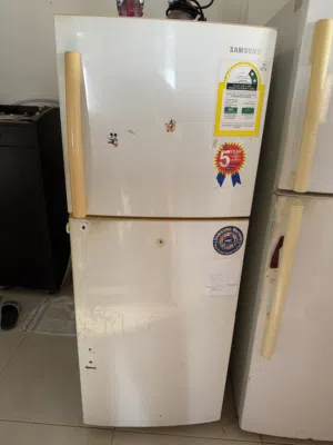 ثلاجة للبيع