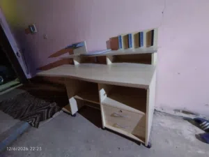 مكتب كمبيوتر إيطالي..