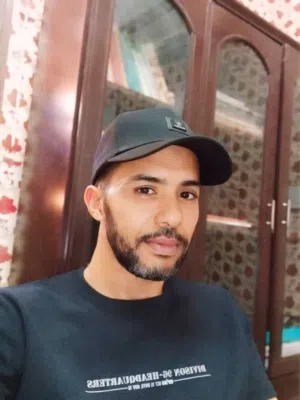 أشهر مدرب محادثة انجليزي. خبره 18 سنة في تدريس  3 لغات.